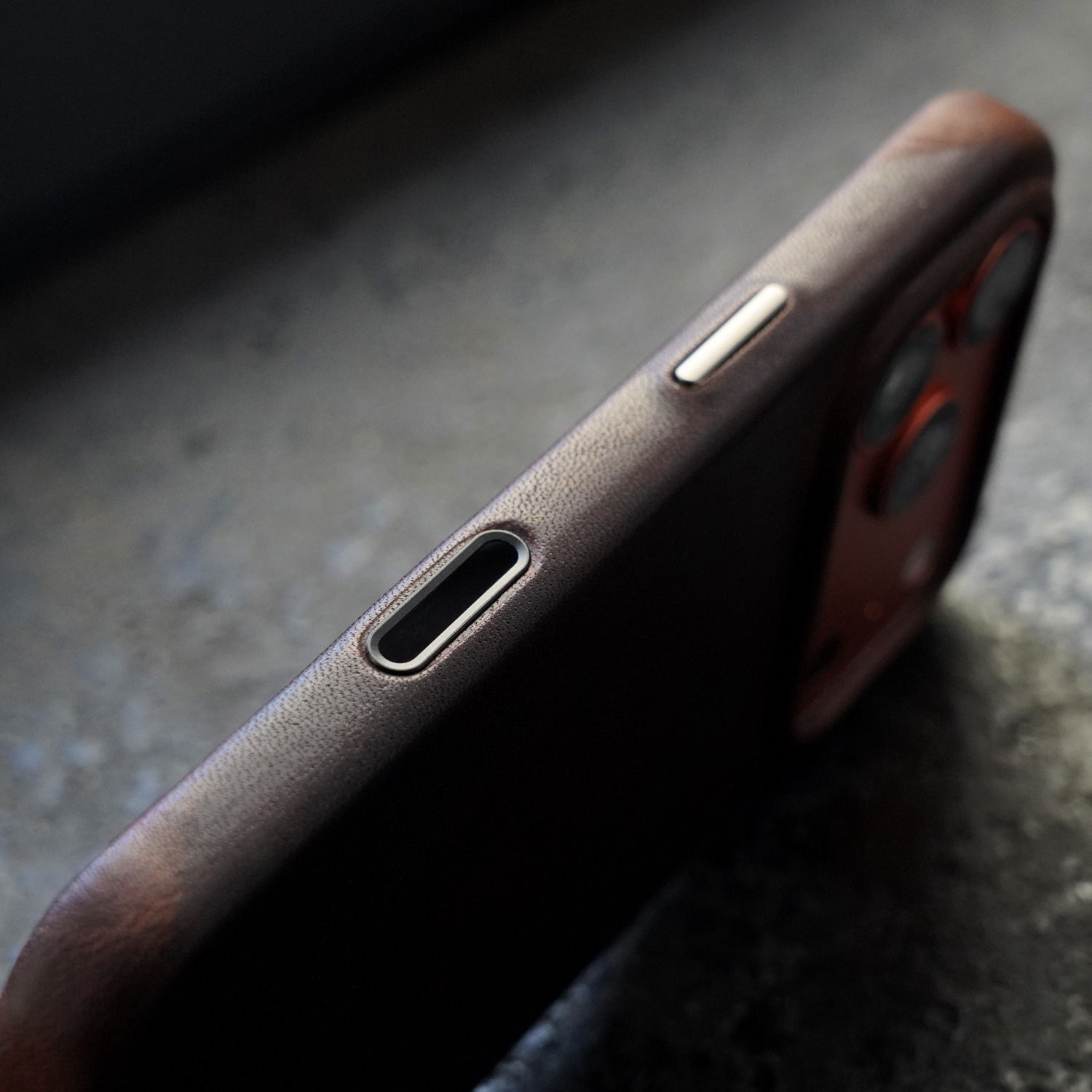 YMW Horween Dublin 本革ケース iPhon - Phone Cases Dublin のレビューと価格