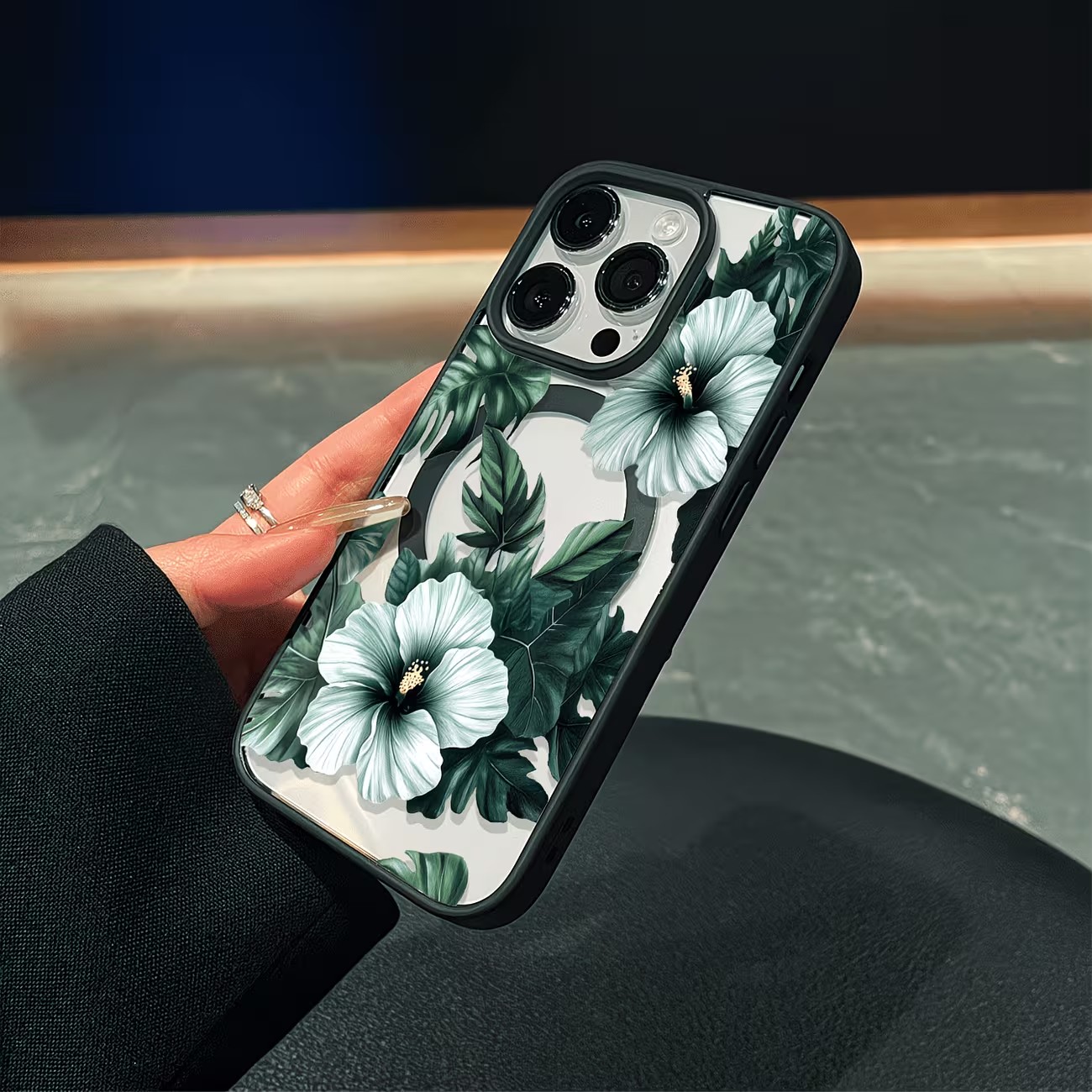 グリーンフローラルプリントのiPhoneケース iPhone - Phone Cases Magnetic のレビューと価格