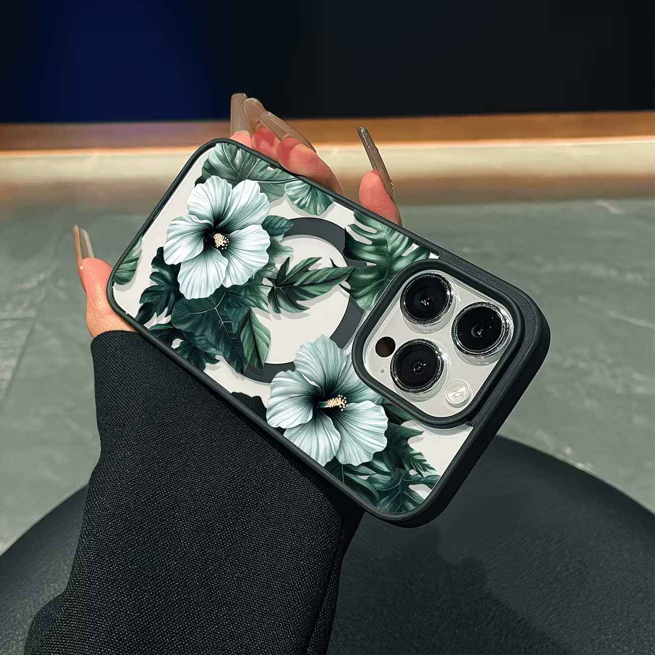 グリーンフローラルプリントのiPhoneケース iPhone - Phone Cases Magnetic のレビューと価格